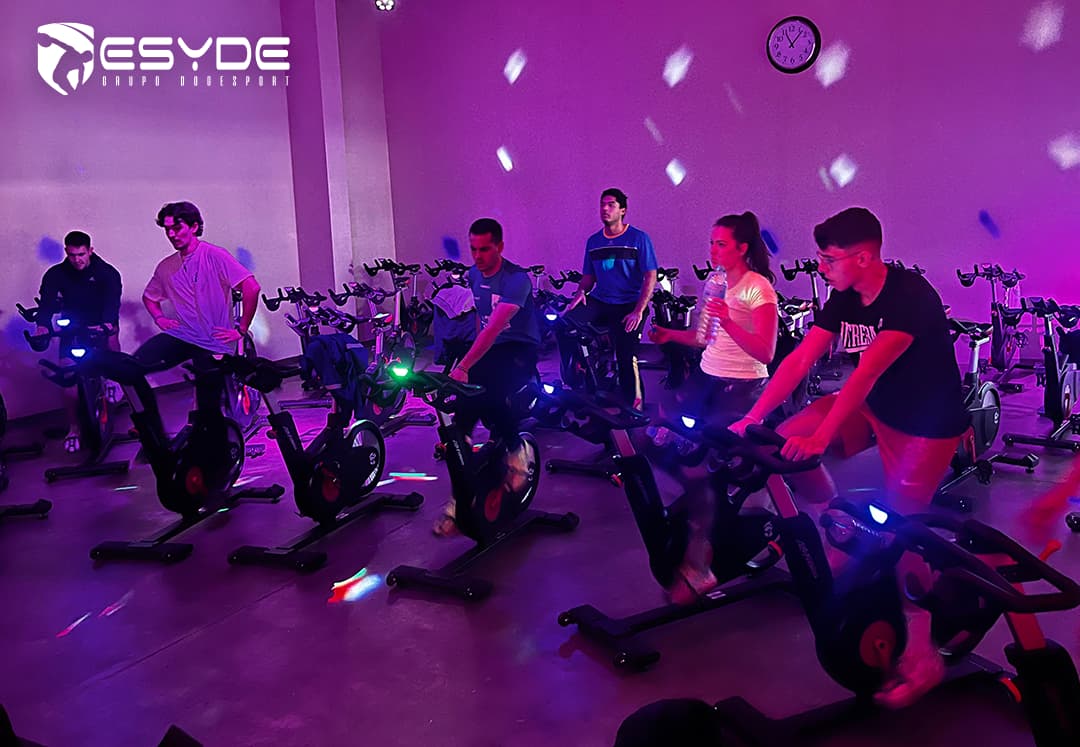 Lee más sobre el artículo Sesión de “ciclo-indoor” en el curso de Experto en fitness de ESYDE